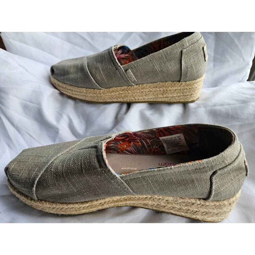 BOB’S by Skechers  Memory Foam Women’s Canvas  Wedge Espadrille Taupe Size 7.5 M